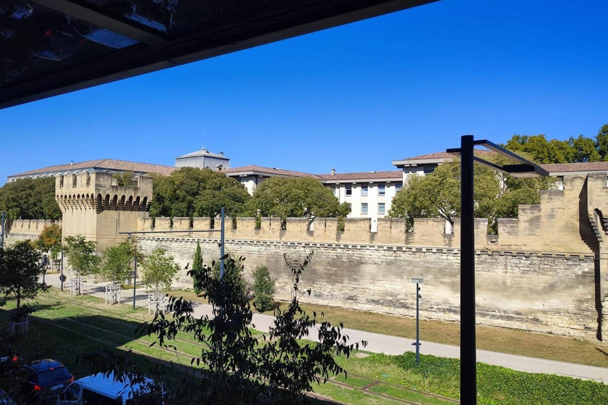 Atlas -Elix 100M Gare - Vue Remparts -Terrasse Avignon Exterior foto